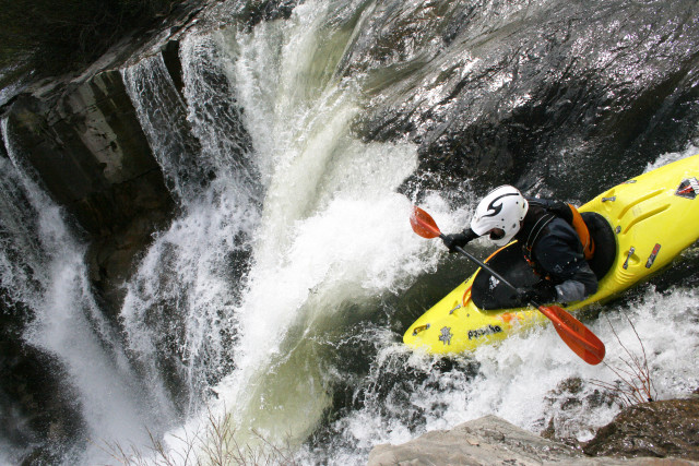 Man kayak waterfall river paddle free wallpaper - medium preview image