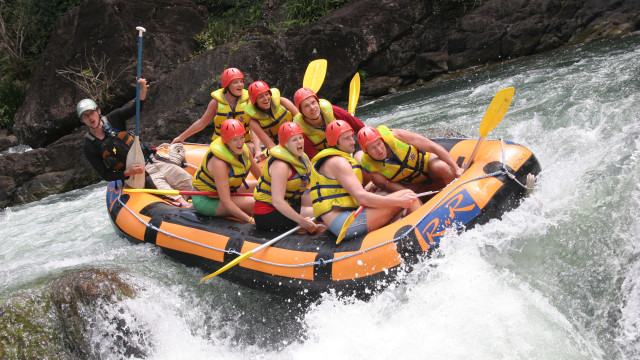 Raft ride river rapids group free wallpaper - medium preview image