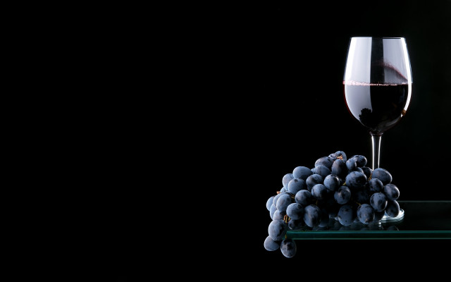 Wine grapes glass plate dark free wallpaper - medium preview image