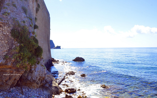 Rocky cliff water mountain sky #2 free wallpaper - medium preview image