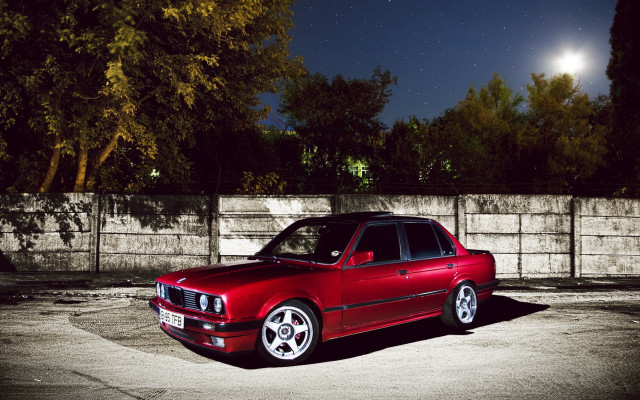 Red car night full moon free wallpaper - medium preview image