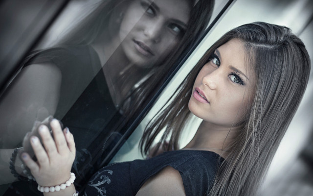 Woman leaning out car window free wallpaper - medium preview image
