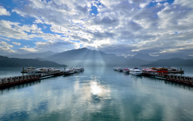 Lake mountains pier boat sky free wallpaper - medium preview image