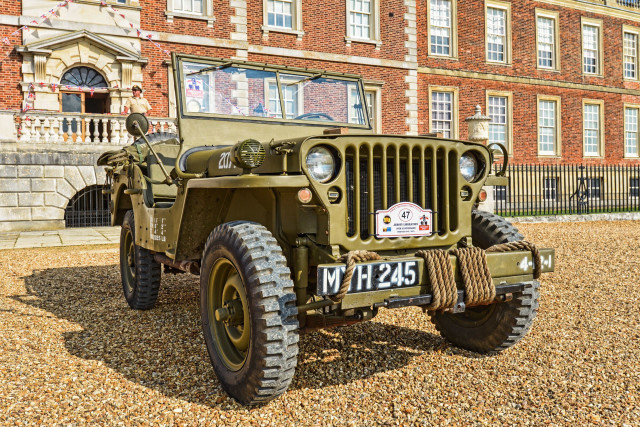 Green jeep brick building clock free wallpaper - medium preview image
