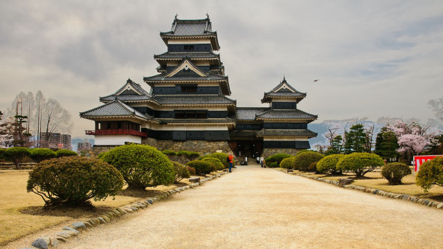 Large building tower park architecture free wallpaper - medium preview image