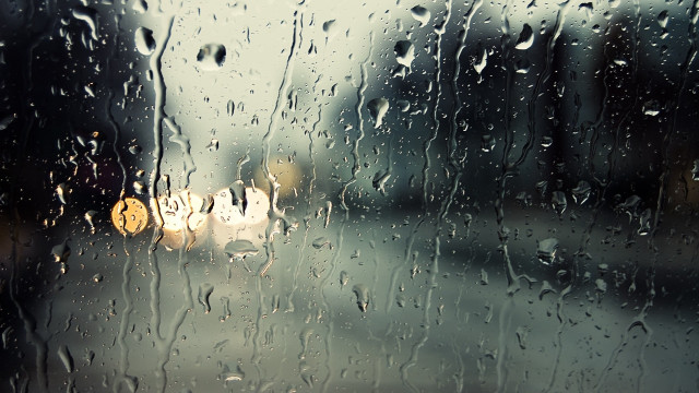 Rain covered window yellow traffic #2 free wallpaper - medium preview image