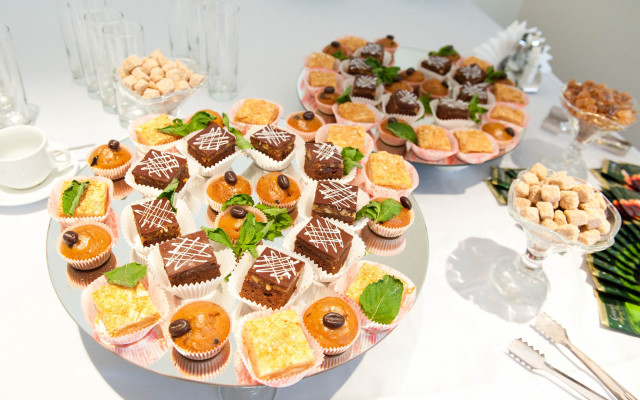 Cupcakes cookies desserts food photography free wallpaper - medium preview image