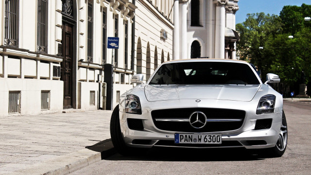 White mercedes benz futurism chrome free wallpaper - medium preview image