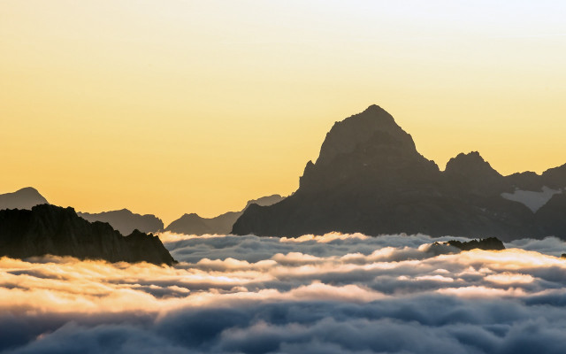 Mountain range sunset clouds volumetric free wallpaper - medium preview image