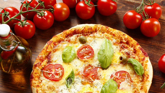Pizza tomatoes basil oliveoil cherrytomatoes free wallpaper - medium preview image