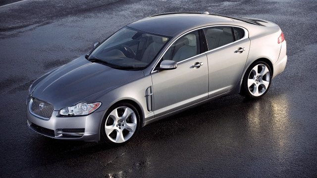 Silver car wet parking lot free wallpaper - medium preview image