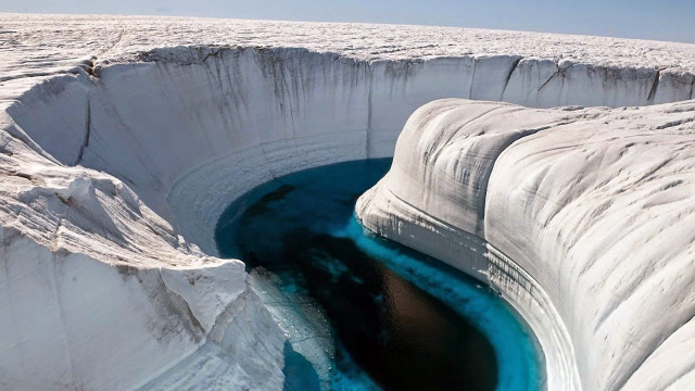 Ice cave blue pool snowy free wallpaper - medium preview image