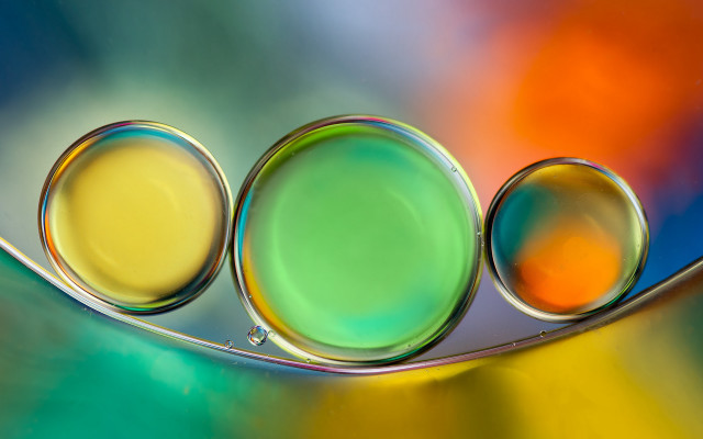 Three bubbles spoon multicolored background free wallpaper - medium preview image