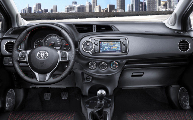 Car dashboard city skyline interior free wallpaper - medium preview image