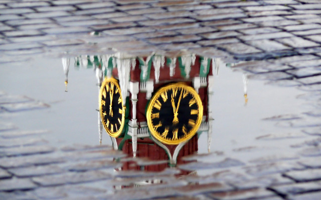 Clock reflection puddle city snow free wallpaper - medium preview image