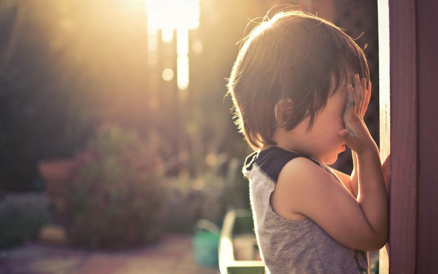 Little boy door adrian zingg free wallpaper - medium preview image