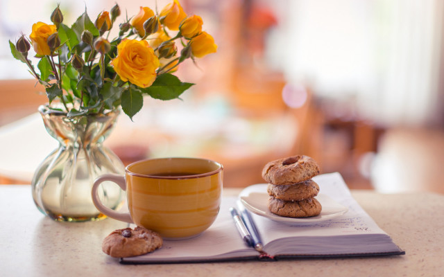 Coffee book vase cookies blurry free wallpaper - medium preview image