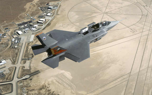 Fighter jet desert town circular free wallpaper - medium preview image