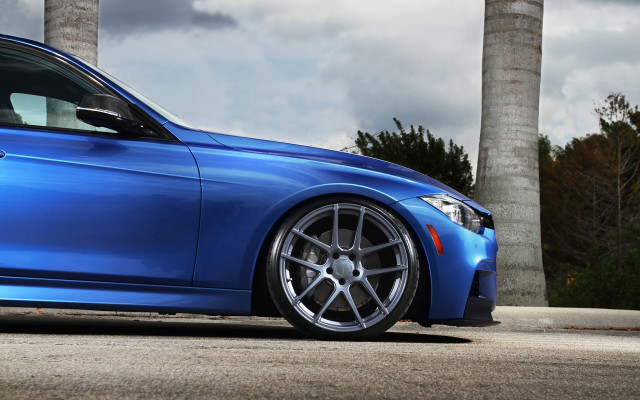 Blue car palm trees cloudy free wallpaper - medium preview image