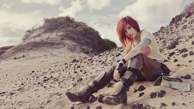 Red haired woman beach helmet free wallpaper - medium preview image