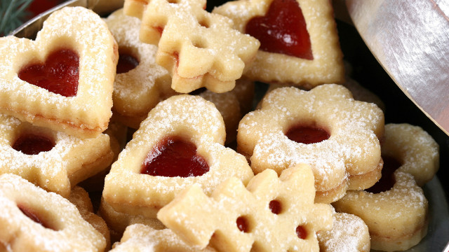 Heart shaped cookies jelly spoon free wallpaper - medium preview image