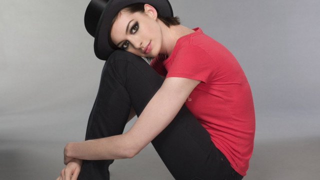 Woman blackhat redshirt pose portrait free wallpaper - medium preview image