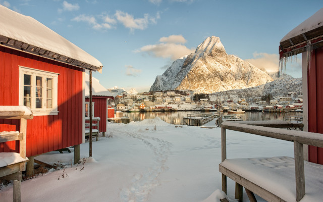 Red house mountain snow bench free wallpaper - medium preview image