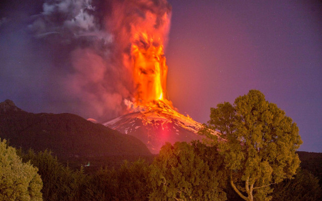 Volcano eruption smoke ash night free wallpaper - medium preview image