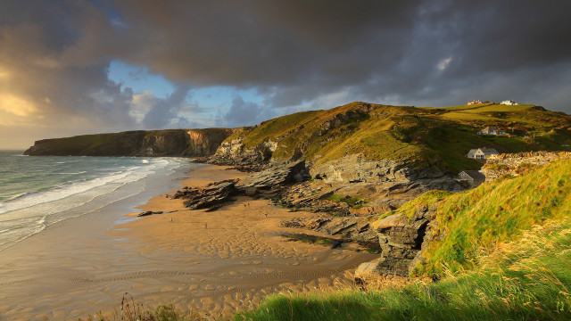 Beach cliff house water cloudy free wallpaper - medium preview image