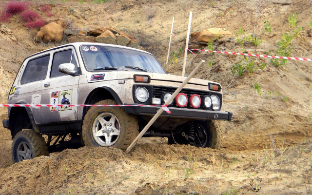 Jeep dirt hill flag front free wallpaper - medium preview image