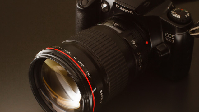 Camera lens flash macro photorealism free wallpaper - medium preview image
