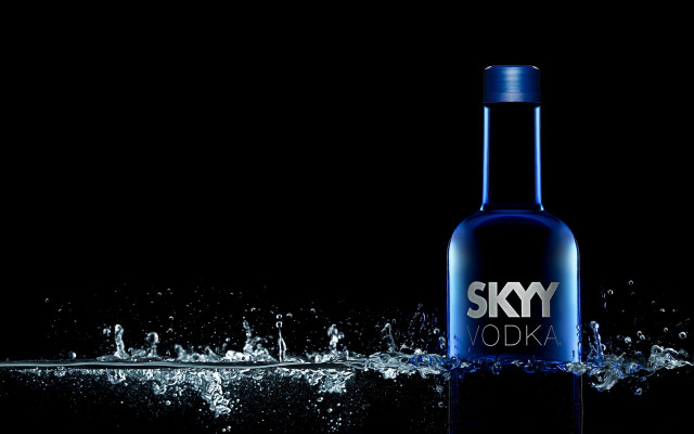 Sky vodka splashing water bottle free wallpaper - medium preview image