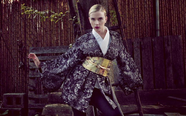 Woman kimono street cane chair free wallpaper - medium preview image