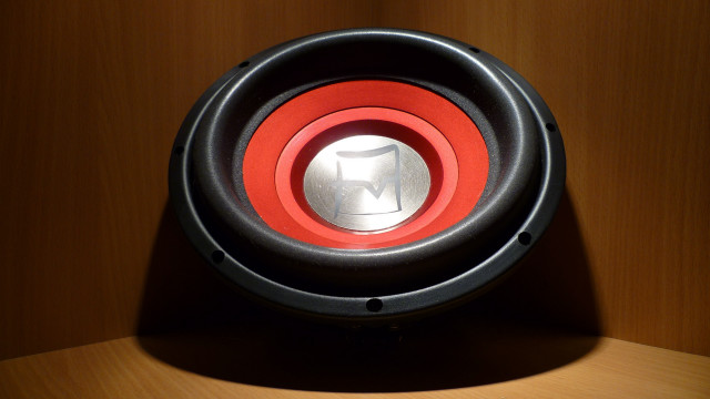 Speaker red center black bottom free wallpaper - medium preview image
