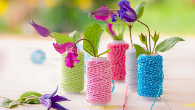 Vases flowers string Annabel Kidston free wallpaper - medium preview image