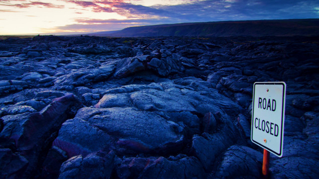 Road closed sign rocky field free wallpaper - medium preview image