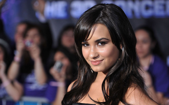Woman blackdress longhair crowd cellphone free wallpaper - medium preview image