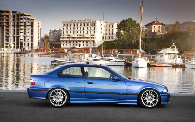 Blue car marina 3D render free wallpaper - medium preview image