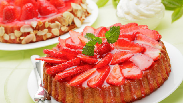 Cake strawberries plate fork knife free wallpaper - medium preview image
