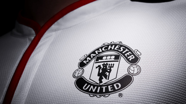 Man white shirt red stripe free wallpaper - medium preview image