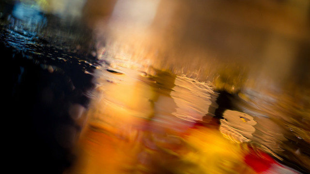 Blurry street person building redlight free wallpaper - medium preview image
