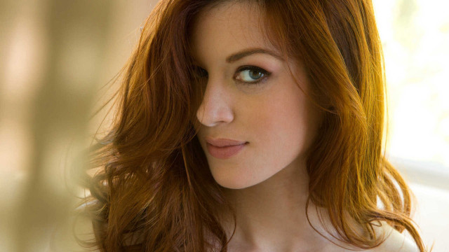 Leesha hannigan red haired portrait free wallpaper - medium preview image