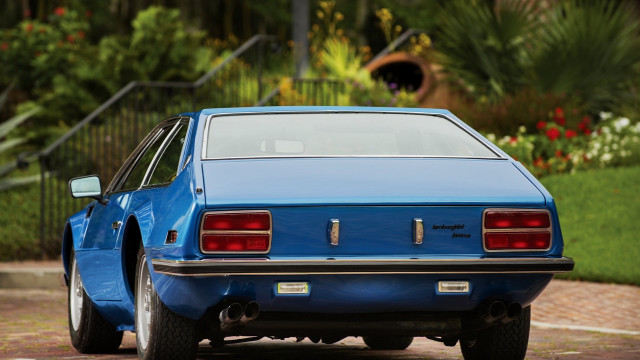 Blue car driveway fence bushes free wallpaper - medium preview image