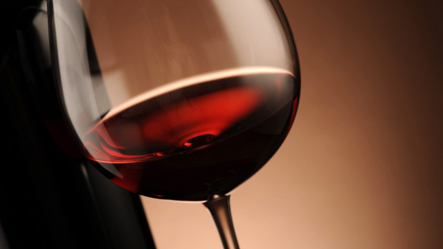 Red wine glass bottle still free wallpaper - medium preview image