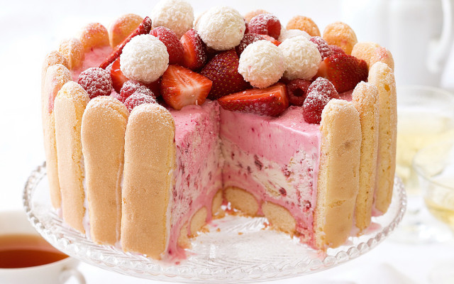Cake slice strawberries powdered sugar free wallpaper - medium preview image