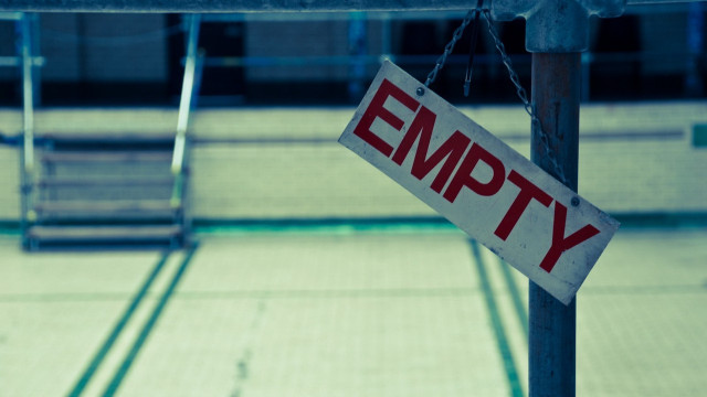 Empty sign pole street building free wallpaper - medium preview image