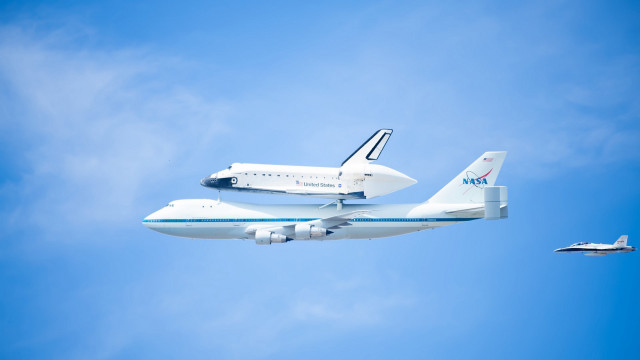 Large jetliner space shuttle blue free wallpaper - medium preview image