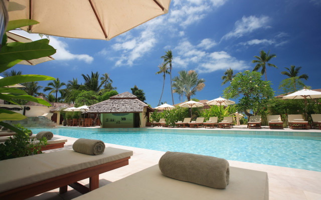 Large pool umbrellas lounge chairs free wallpaper - medium preview image