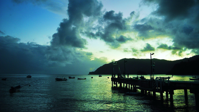 Pier boats cloudy sunset mountain free wallpaper - medium preview image