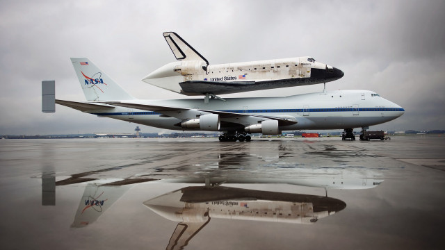 Large jetliner space shuttle military free wallpaper - medium preview image